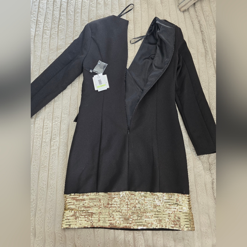 Chic Black Blazer Dress with Gold Sequin Hem - Picture 4 of 5